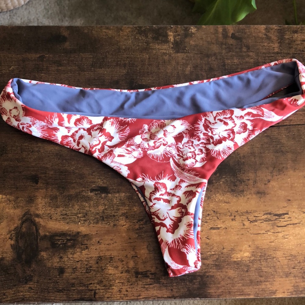 Reversible bikini bottoms